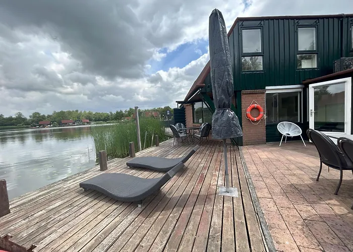 Lakeside De Rijd Vakantiehuis *